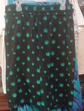 Black‎ ,bermuda Shorts with Green Pot Leaf Print.sz.xL.